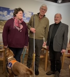 Team Rendsburg Das Gründungsteam für die Regionalgruppe Rendsburg von links nach rechts: Lena Marie Kahl mit Blindenführhund Alf, Johannes Schröder mit Langstock und Udo Peschke